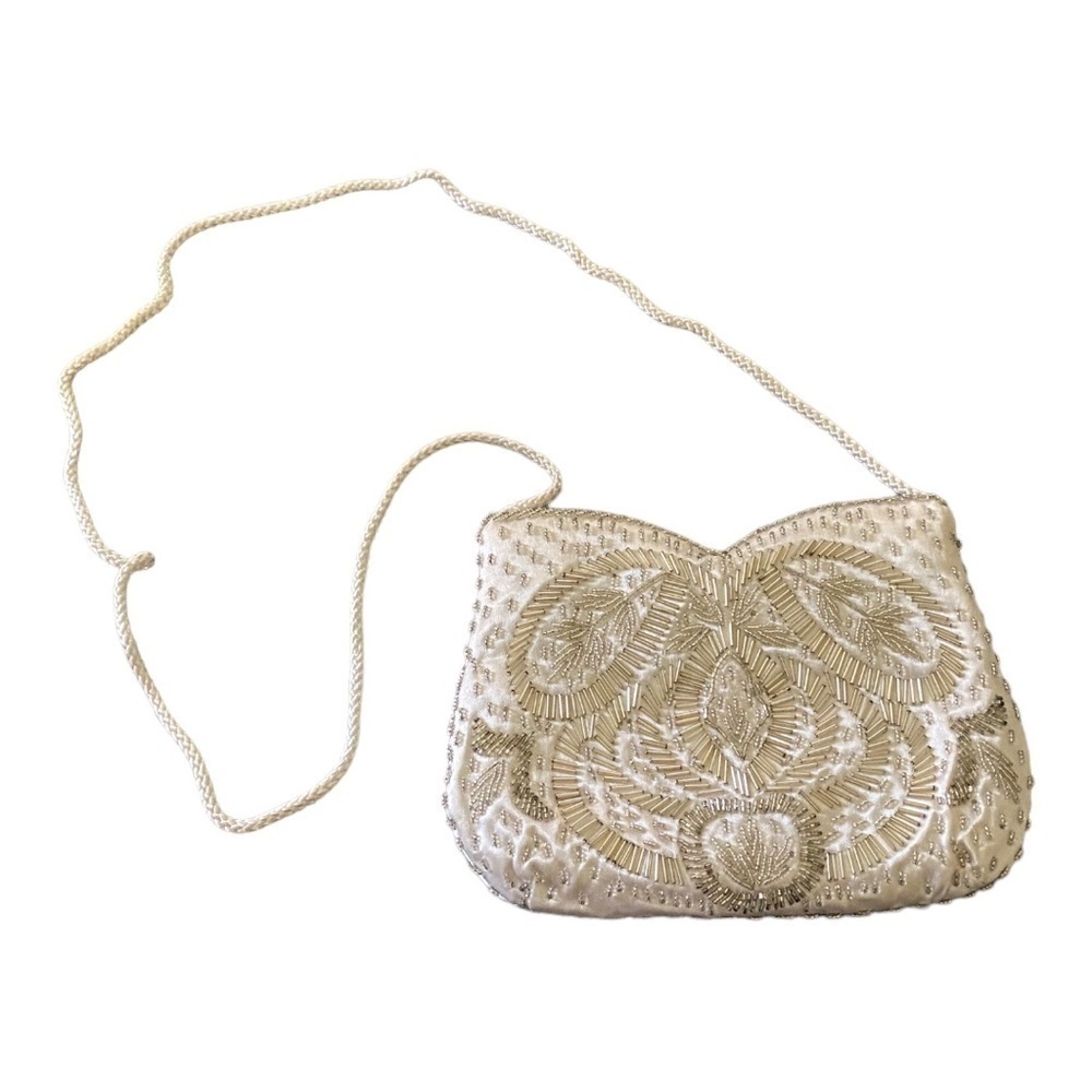NWOT-WHITE BEADED BAG